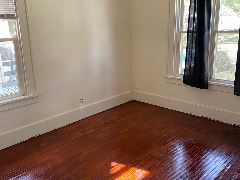 2300 Yale Blvd — Photo 11