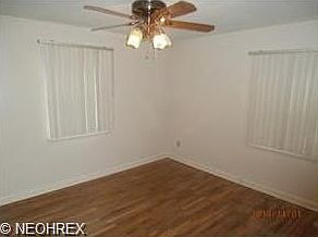 4th image of 35 Keewaydin Dr