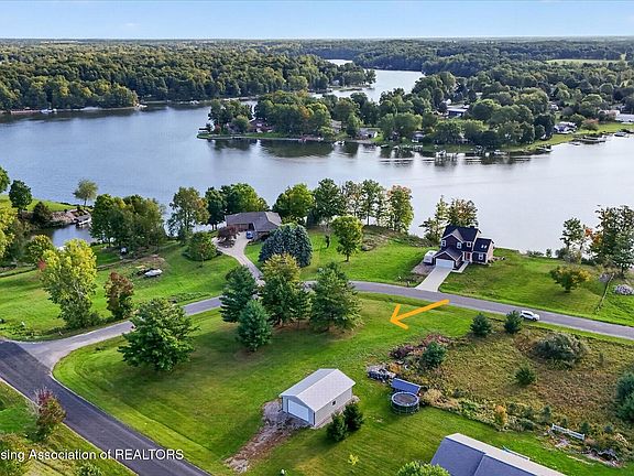 3rd image of 500-2 Lakeside Dr