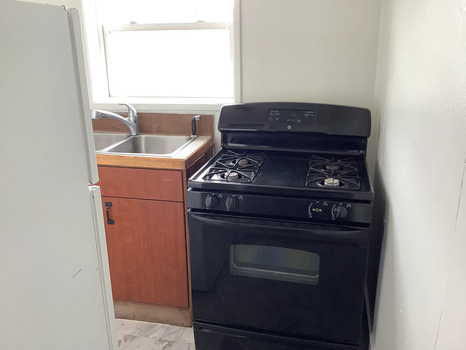 1 bed, 300 sqft, $1,300 — Photo 2