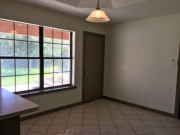 5th image of 2203 Fresno St
