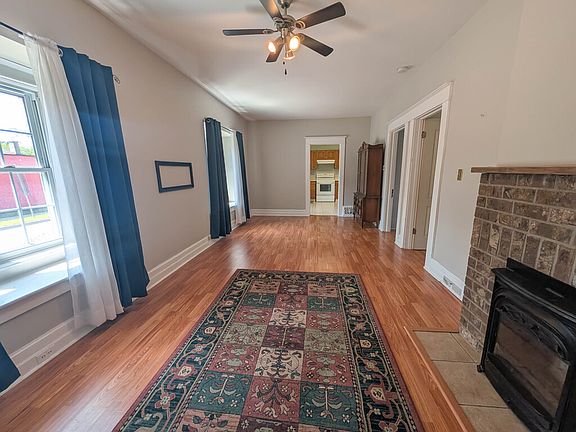 4th image of 155 1/2 Lake St #1