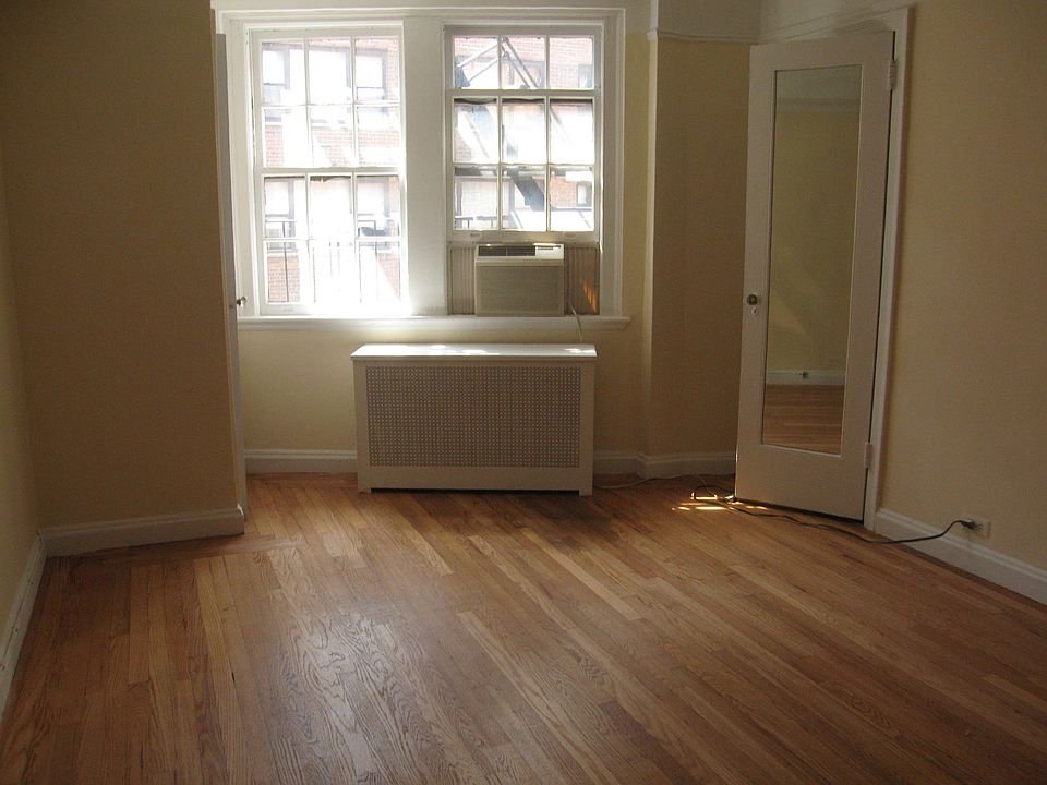 2nd image of 304 E 41st St #B904