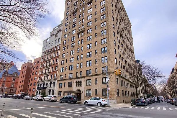 Sold by LARSEN REALTY LLC | media 38