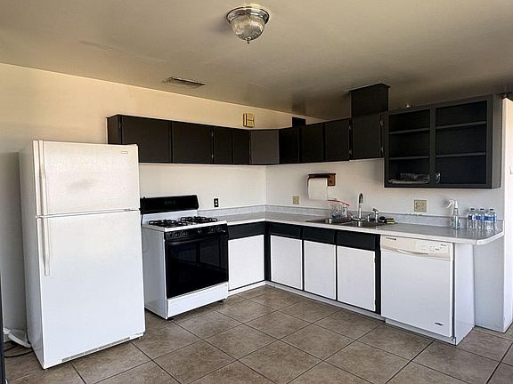 5th image of 413 S Navajo Dr