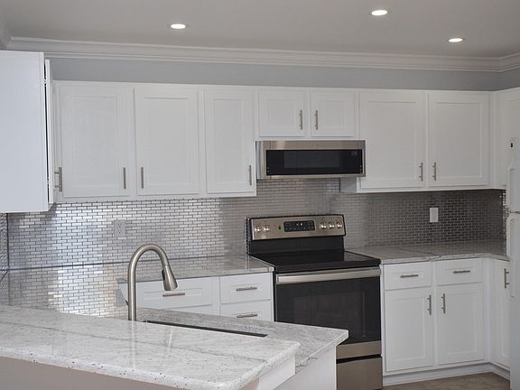 3rd image of 400 Sandiron Cir Unit 422