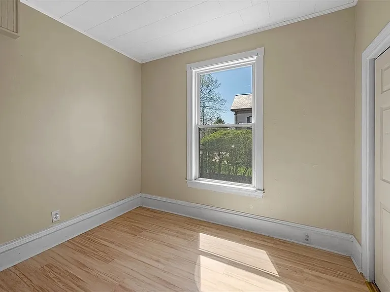 4-4-4A Broad St #1 — Photo 5