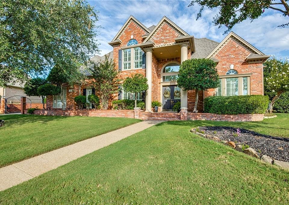 1st image of 32 Fair Green Dr