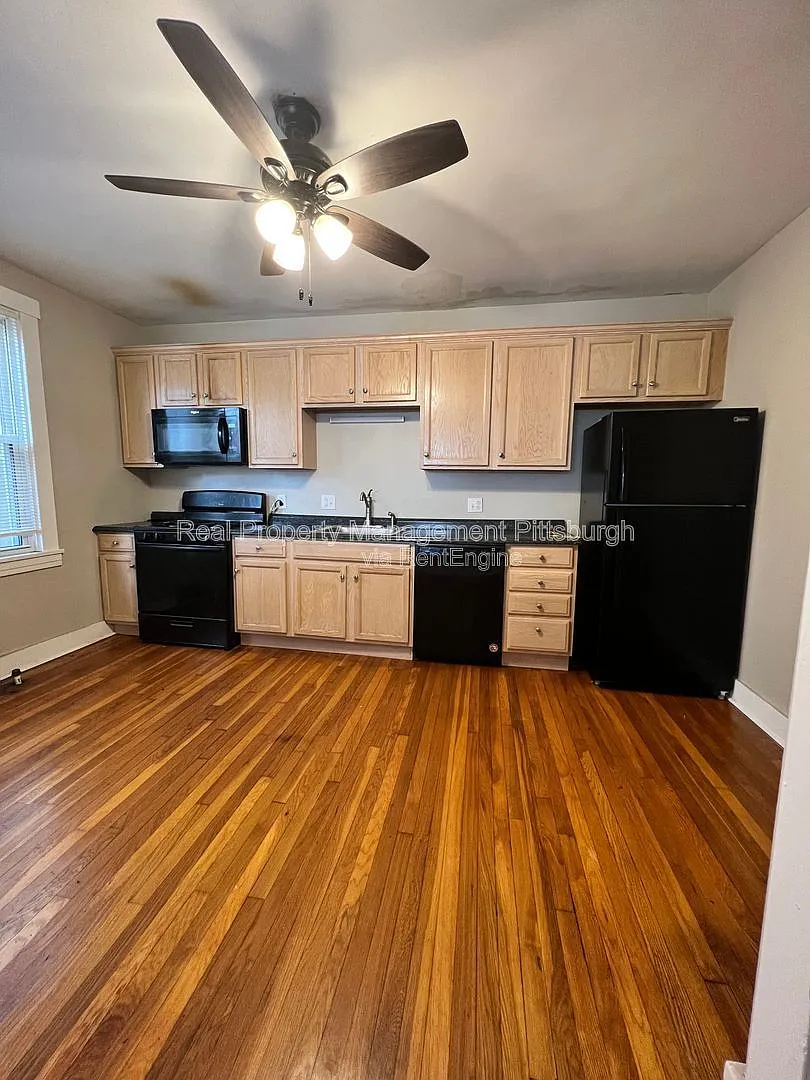 2 bed, 1.0 bath, 1100 sqft, $1,350 — Photo 1