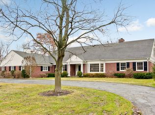 455 Landreth Ln, Northfield, IL 60093