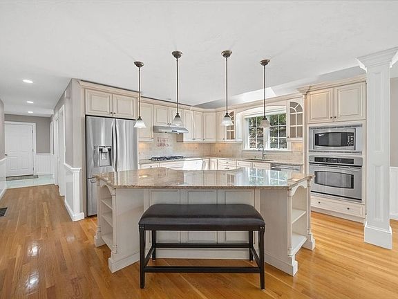 4th image of 86 Watercourse Pl