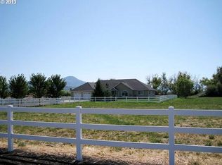 3210 Merry Ln, White City, OR 97503