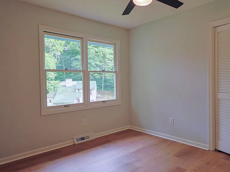 205 Tamassee Dr — Photo 7