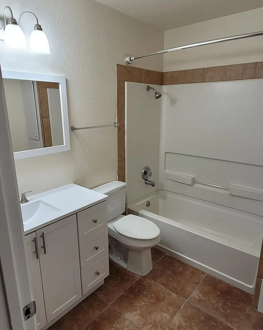 12113 Menaul Blvd NE — Photo 3