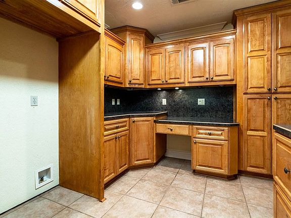 5th image of 12 Knotty Pine Ln