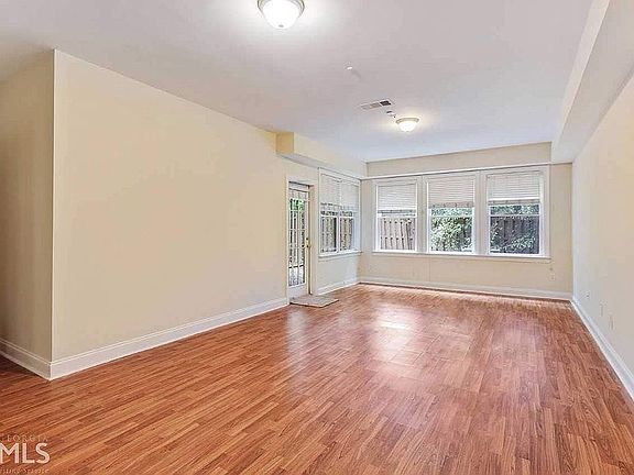 4th image of 1459 Montclair Ct SE