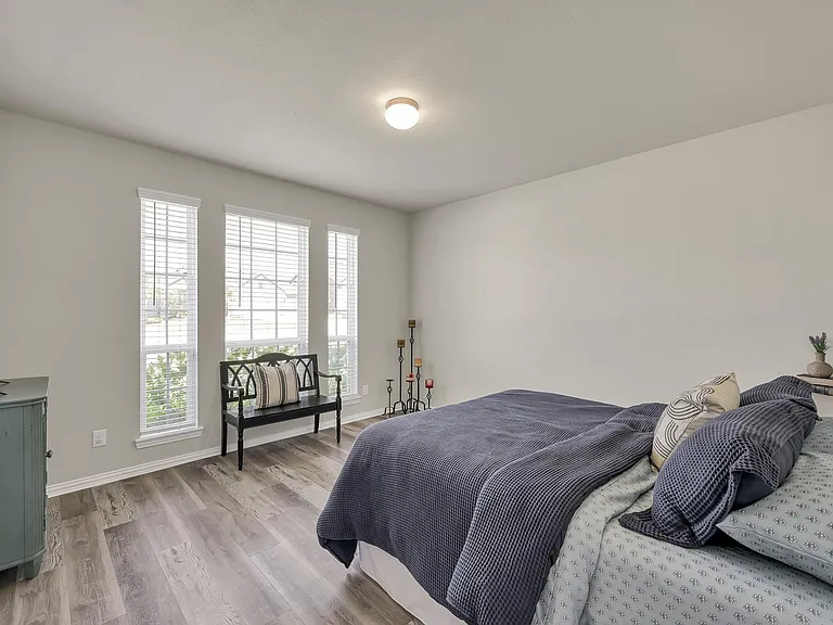 125 Dina Ln — Photo 3