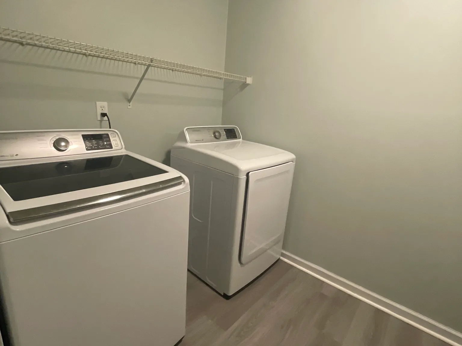 2 bed, 897 sqft, $1,600 — Photo 3
