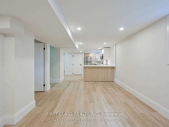 2nd image of 118 Manning Ave #2