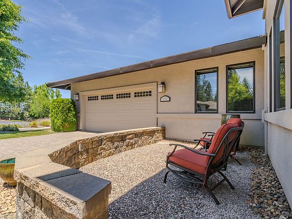 4th image of 121 Nicolas Ct
