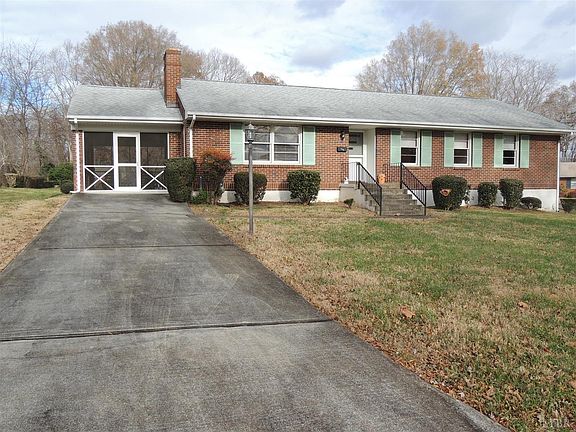3rd image of 2220 Woodcrest Dr