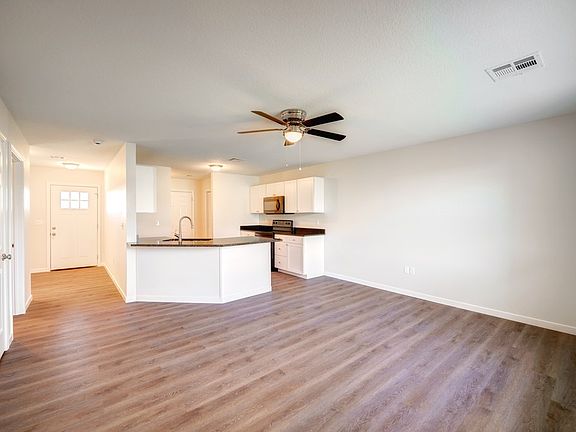 3rd image of 3024 Fountain Dr