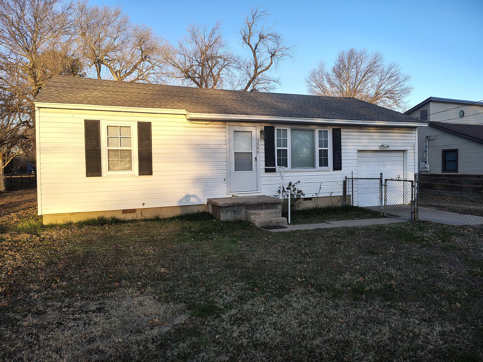 5680 N Lewis Ave — Photo 1