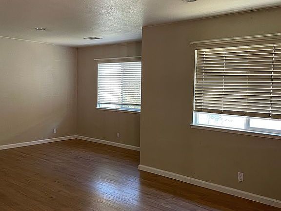 5th image of 444 Redwood Ave