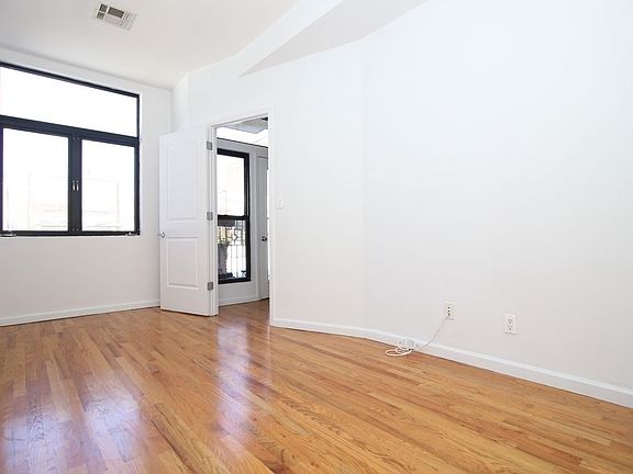 5th image of 327 Kosciuszko St APT 3F