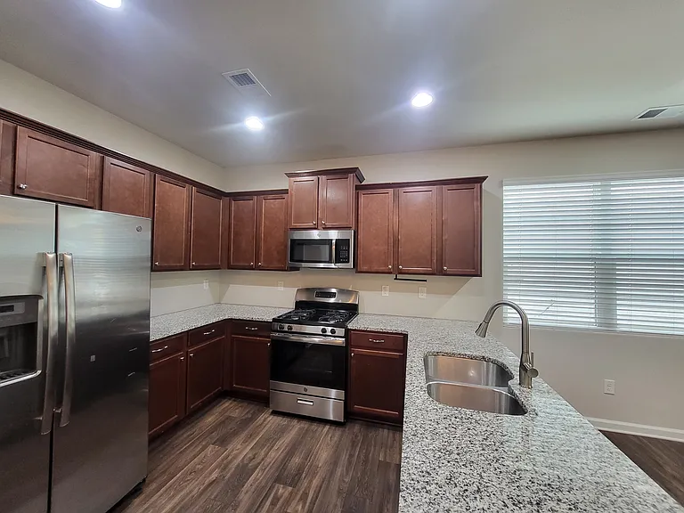 54 Laurel Dr E — Photo 9