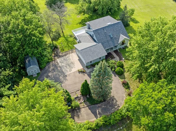 9240 Arnold Ave E, Inver Grove Heights, MN 55077