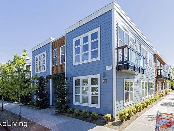2nd image of 1100 SE Sherman St #111