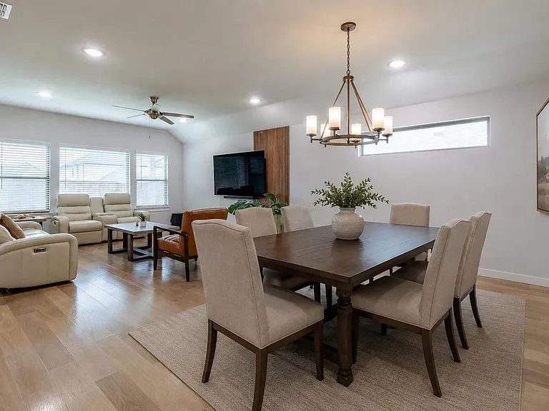 2122 Mossfield Ln — Photo 4