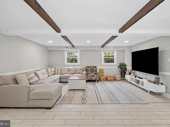 4th image of 253 Evergreen Dr
