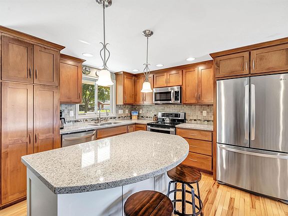 3rd image of 1306 Sand Hill Dr