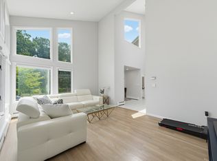 15 Hudson Ter, Englewood Cliffs, NJ 07632
