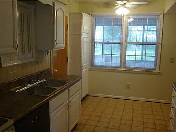 5th image of 620 Fox Hollow Ln