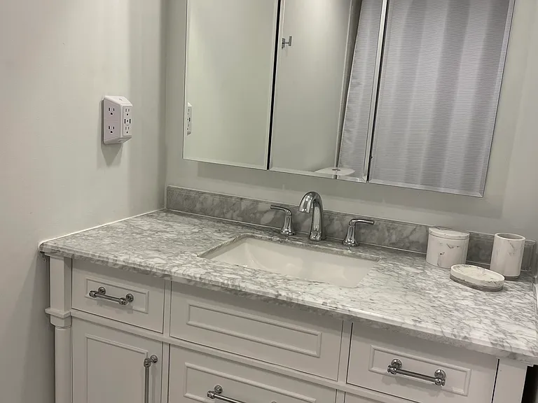 5600 Collins Ave — Photo 7