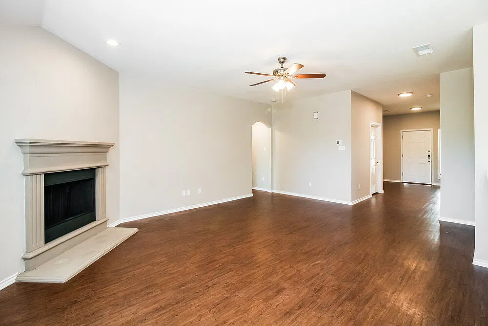3 bed, 2.0 bath, 1545 sqft, $1,955 — Photo 3