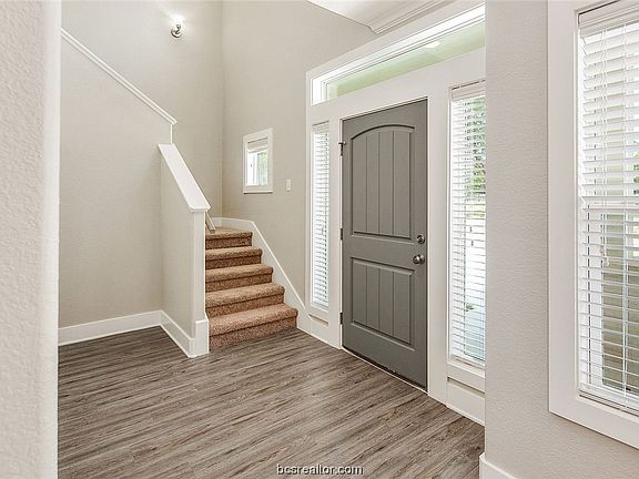 3rd image of 1416 Holleman Dr