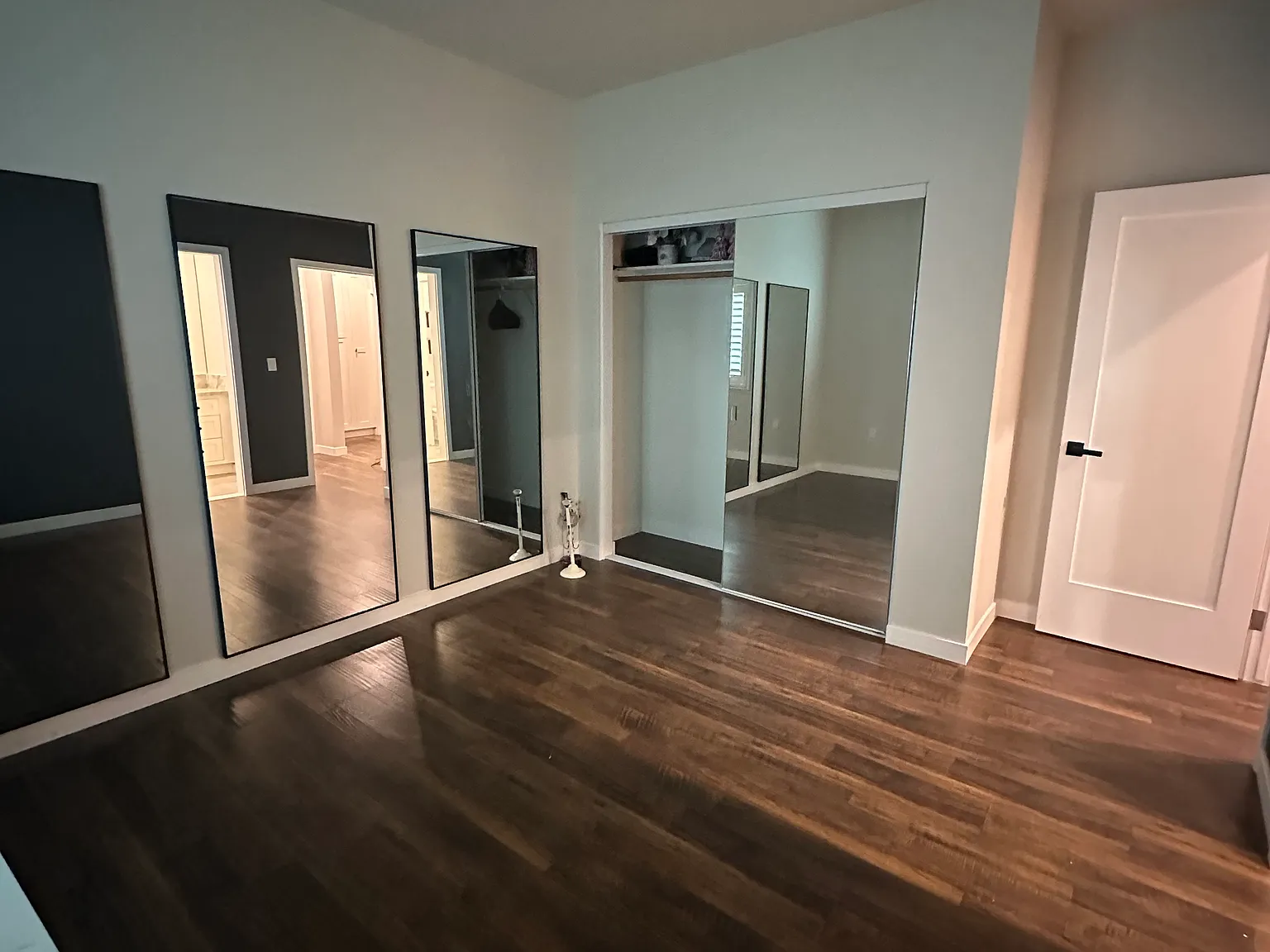 2 bed, 900 sqft, $3,000 — Photo 3