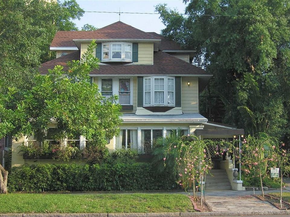 1st image of 126 4th Ave NE