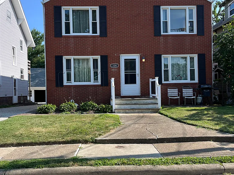 228 Bachtel St SW #3 — Photo 1