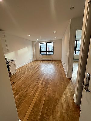 3rd image of 4511 Broadway #2A