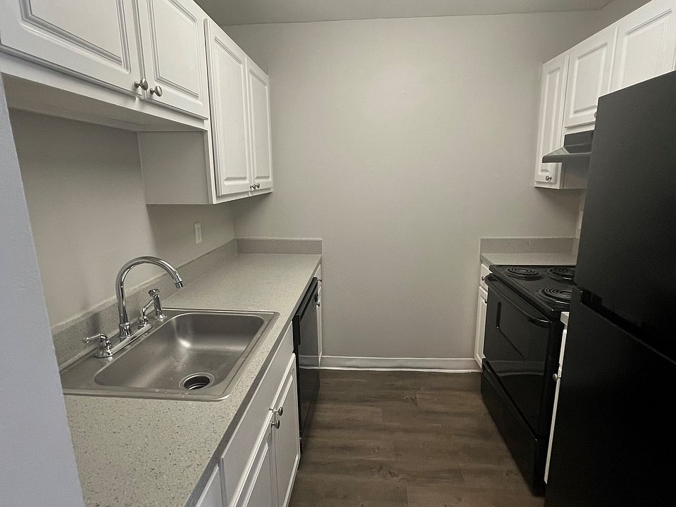1st image of 22 Glades Cir #22