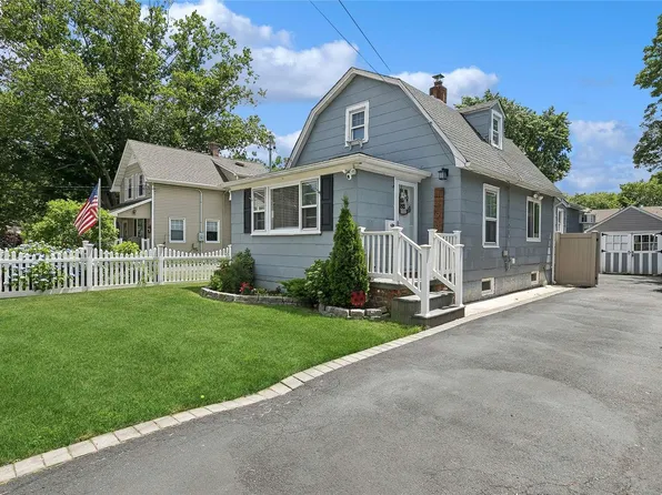 1498 Williams Street, Merrick, NY 11566