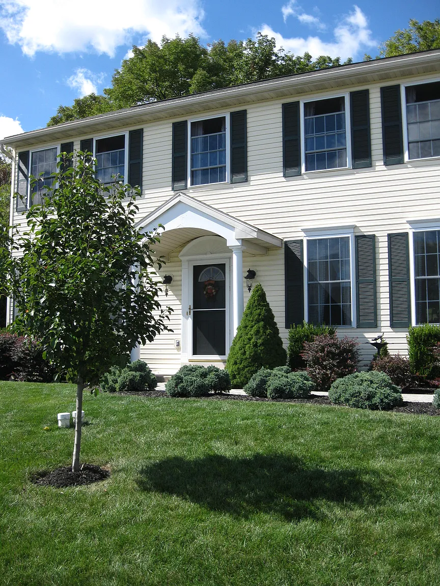 221 Berkshire Dr photo 1