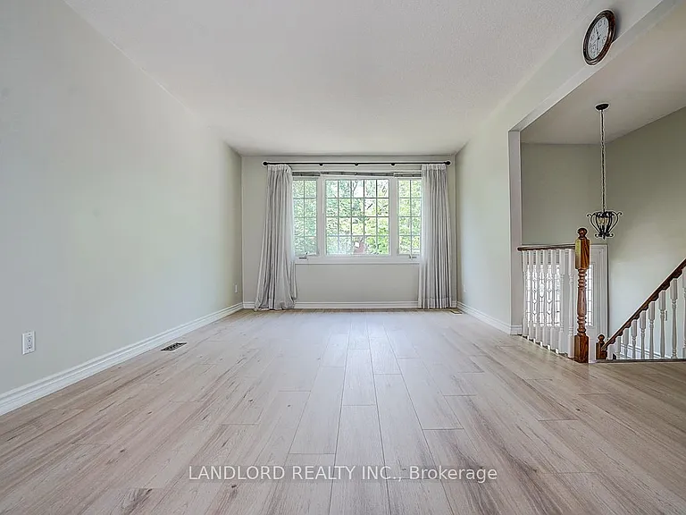 2294 Wyandotte Dr — Photo 9