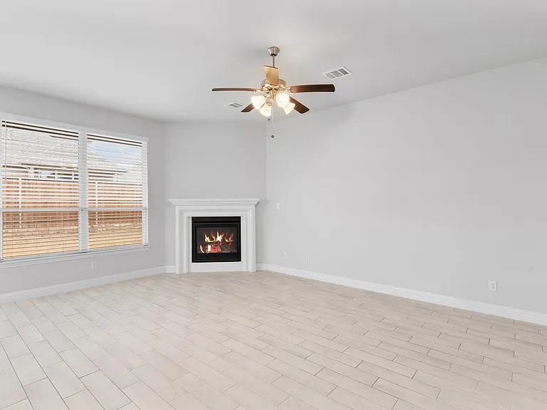 704 Fencerow Trl — Photo 11