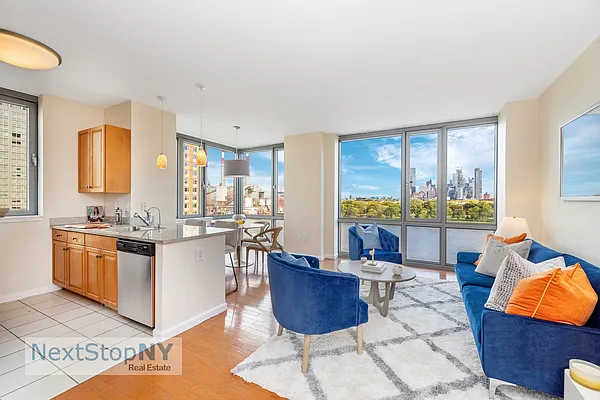 Rented by NextStopNY | media 21
